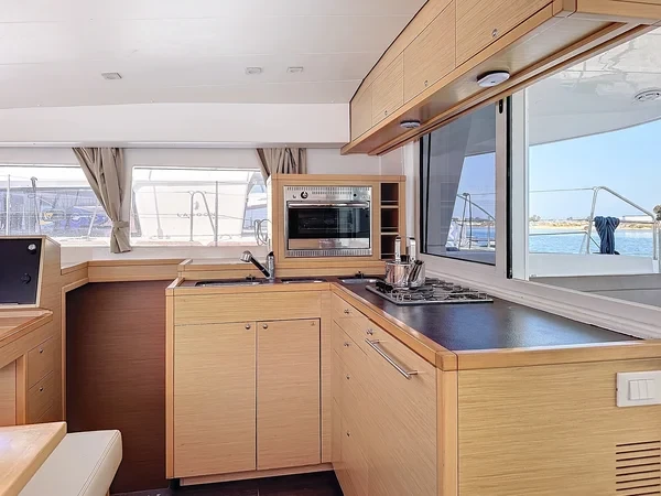 Lagoon 400 S2 - Boatscribe.com