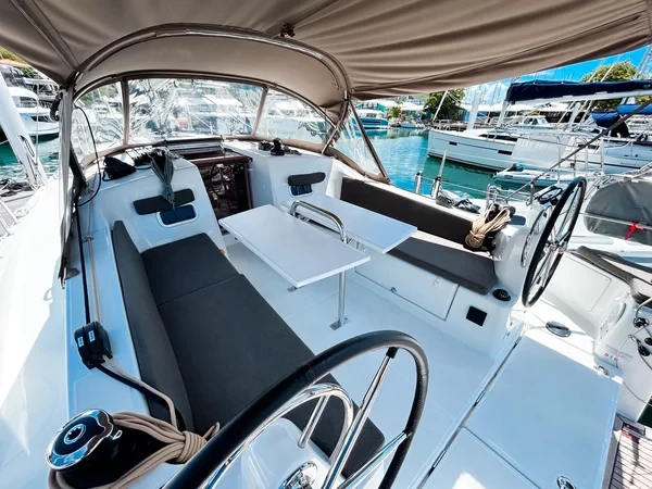 Sun Odyssey 380 - Boatscribe.com