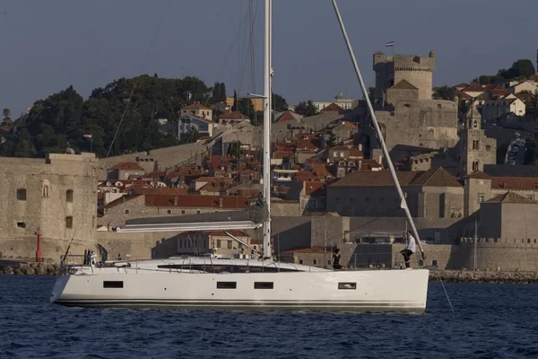 Jeanneau 54 - Boatscribe.com