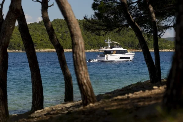 Azimut Magellano 60 - Boatscribe.com