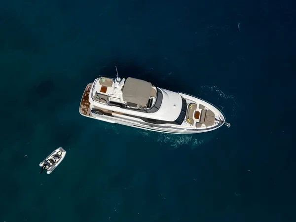 Azimut Magellano 60 - Boatscribe.com