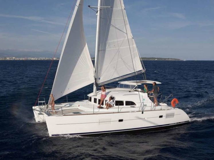 Lagoon 380 - Boatscribe.com