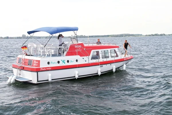 Pirate 1200 - Boatscribe.com