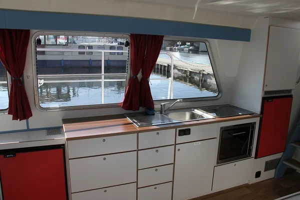 Pirate 1200 - Boatscribe.com