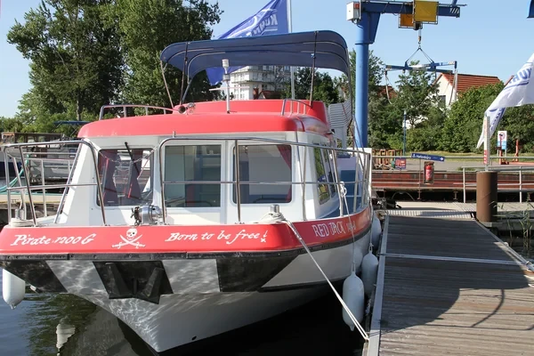 Pirate 1200 - Boatscribe.com
