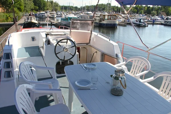Pirate 1200 - Boatscribe.com
