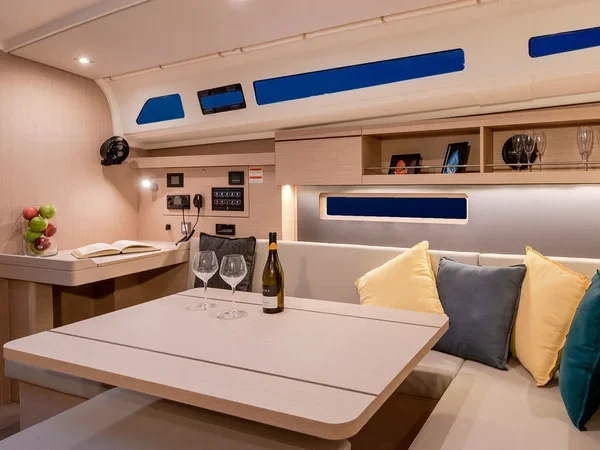 Moorings 42.3 - Boatscribe.com