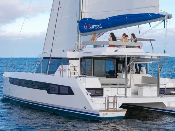 Sunsail 424 - Boatscribe.com