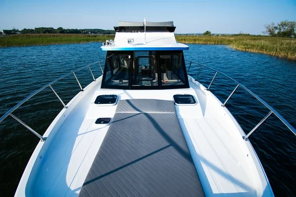 Futura 40 Grand Horizon - Boatscribe.com