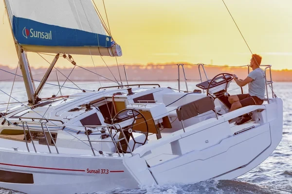 Dufour 37 - Boatscribe.com