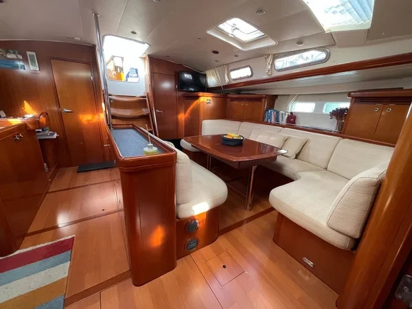 Oceanis 523 - Boatscribe.com
