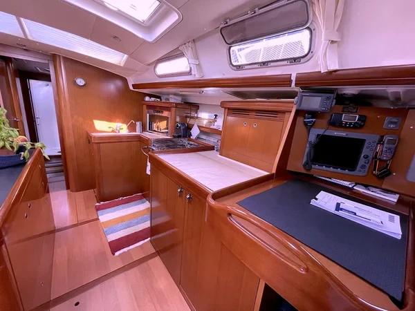 Oceanis 523 - Boatscribe.com