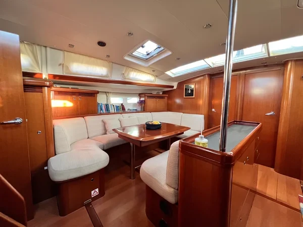 Oceanis 523 - Boatscribe.com