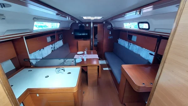 Dufour 335 GL - Boatscribe.com