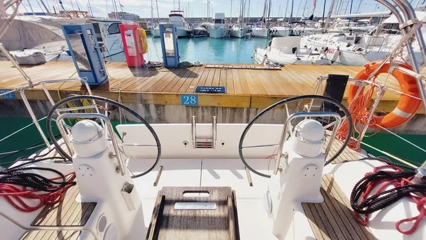 Dufour 335 GL - Boatscribe.com
