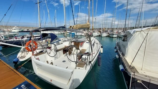 Dufour 335 GL - Boatscribe.com
