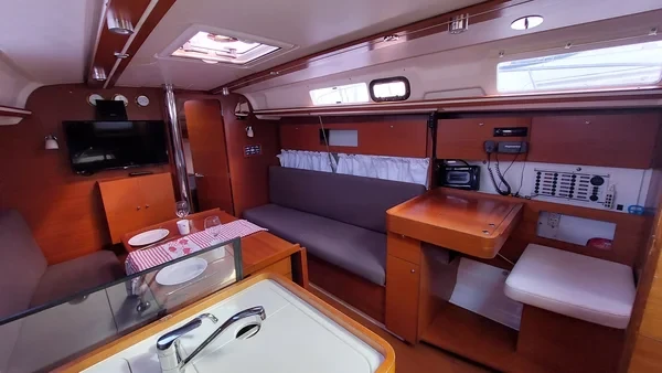 Dufour 335 GL - Boatscribe.com