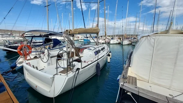 Dufour 335 GL - Boatscribe.com