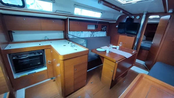 Dufour 335 GL - Boatscribe.com