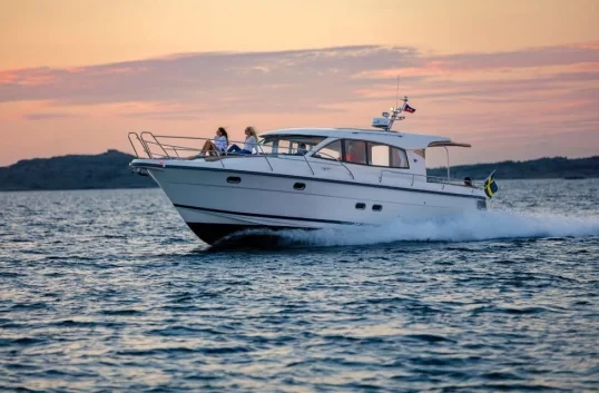 Nimbus 405 Flybridge - Boatscribe.com