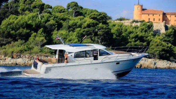 Nimbus 405 Flybridge - Boatscribe.com