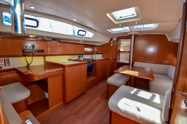 Oceanis 40 - Boatscribe.com