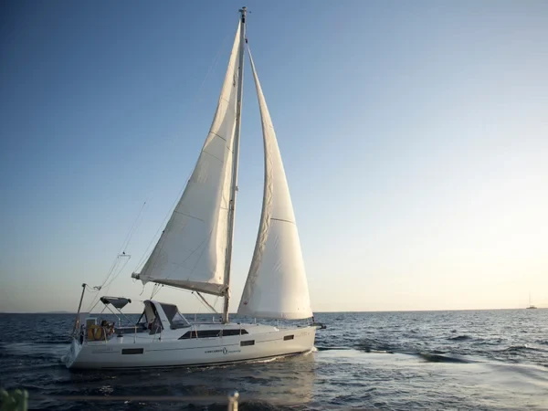 Oceanis 41.1 - Boatscribe.com