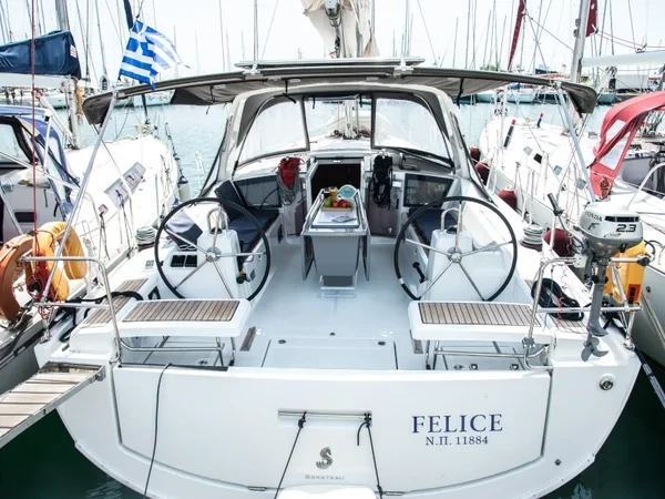 Oceanis 41.1 - Boatscribe.com