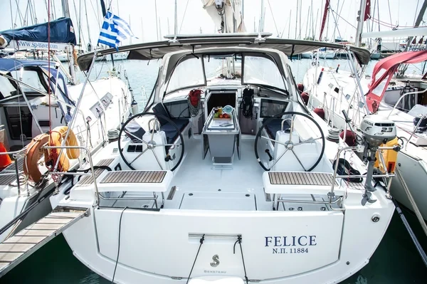 Oceanis 41.1 - Boatscribe.com