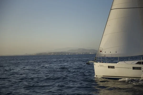 Oceanis 41.1 - Boatscribe.com