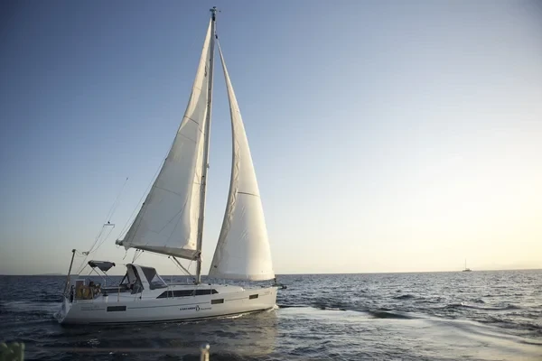 Oceanis 41.1 - Boatscribe.com