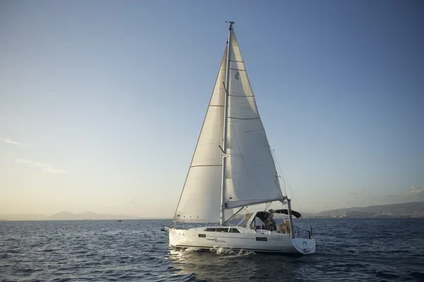 Oceanis 41.1 - Boatscribe.com
