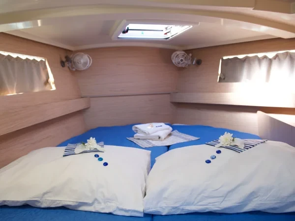 Oceanis 41.1 - Boatscribe.com