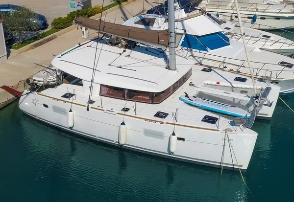 Lagoon 400 S2 - Boatscribe.com
