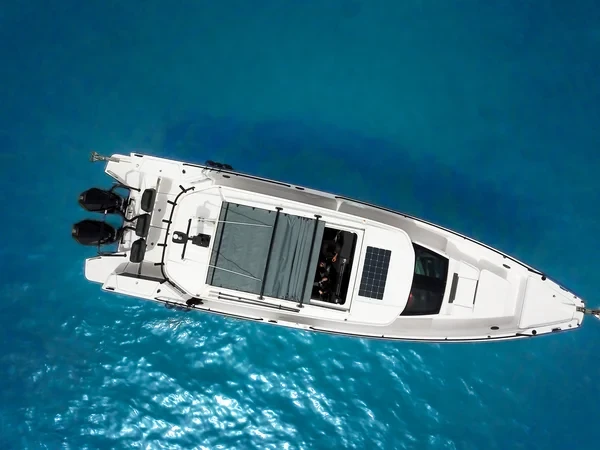 Axopar 37 XC Cross Cabin - Boatscribe.com