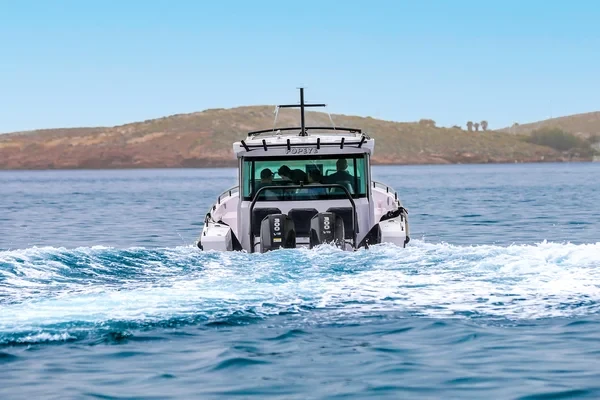 Axopar 37 XC Cross Cabin - Boatscribe.com