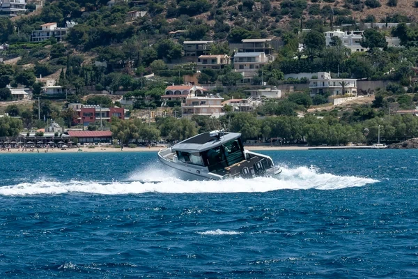 Saxdor 320 GTC - Boatscribe.com