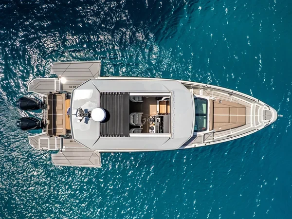 Saxdor 320 GTC - Boatscribe.com