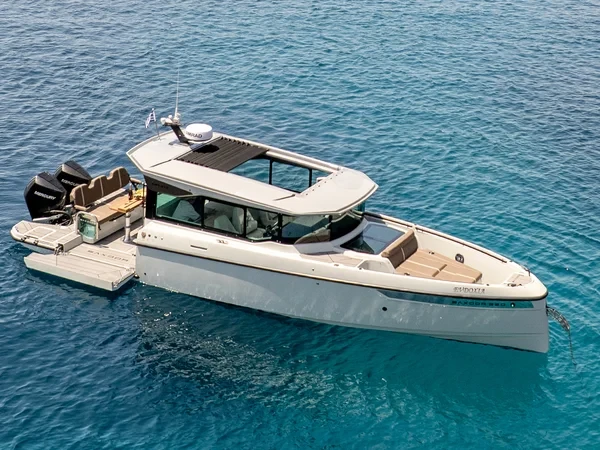 Saxdor 320 GTC - Boatscribe.com