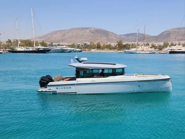 Saxdor 320 GTC - Boatscribe.com