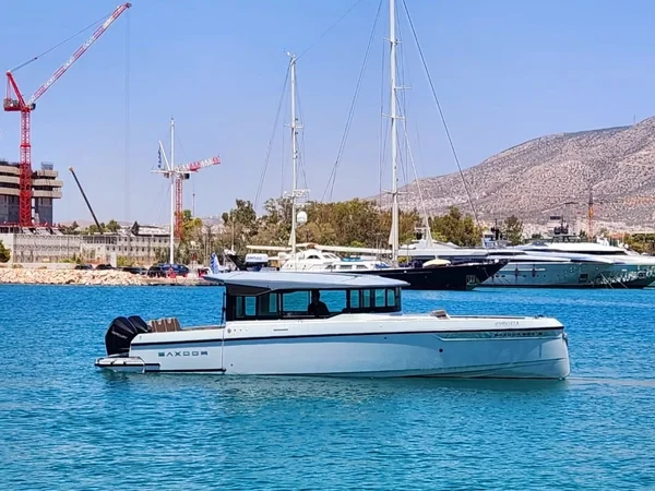 Saxdor 320 GTC - Boatscribe.com