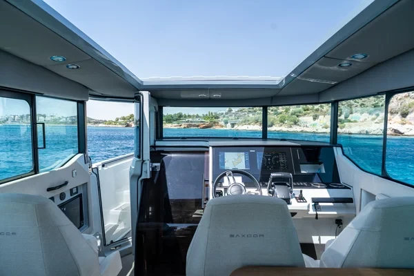 Saxdor 320 GTC - Boatscribe.com