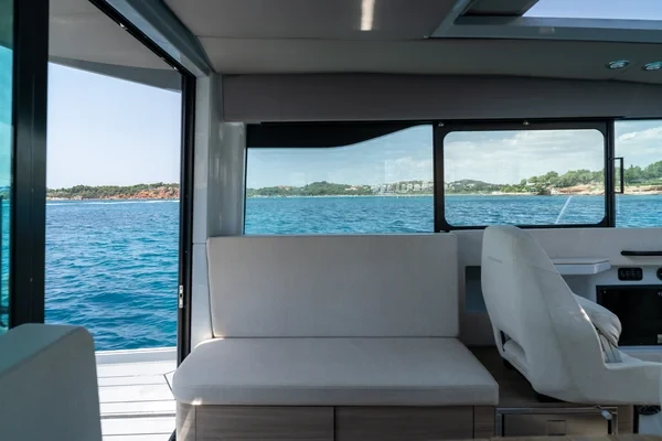 Saxdor 320 GTC - Boatscribe.com