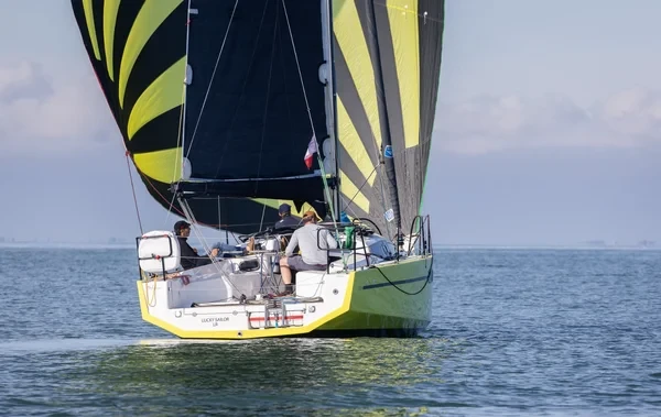 RM 890 - Boatscribe.com