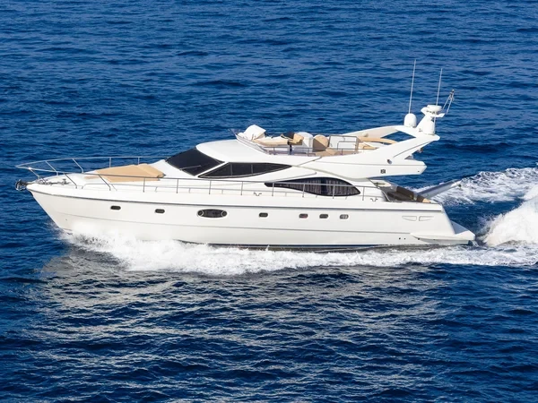 Ferretti 591 - Boatscribe.com