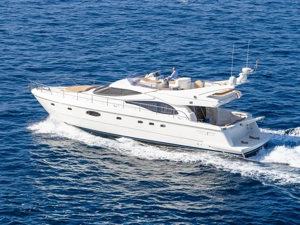 Ferretti 591 - Boatscribe.com