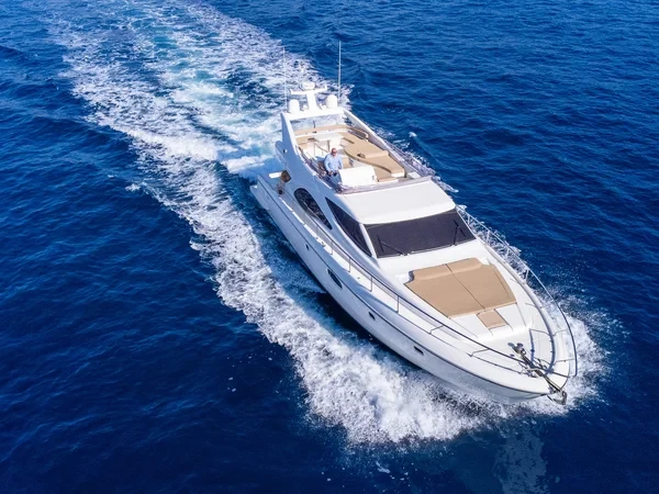 Ferretti 591 - Boatscribe.com