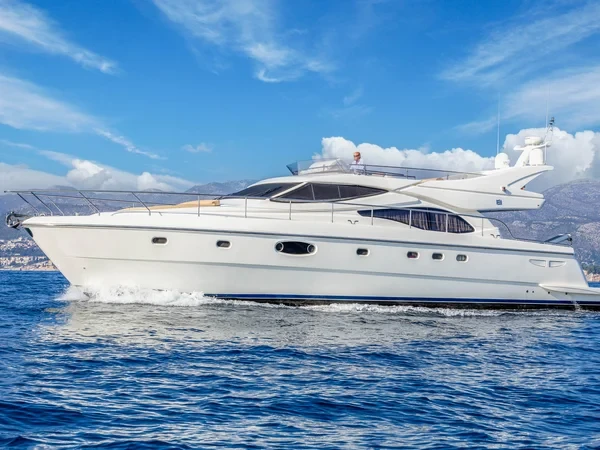 Ferretti 591 - Boatscribe.com