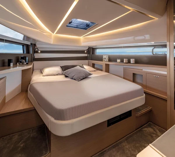 DB 37 - Boatscribe.com