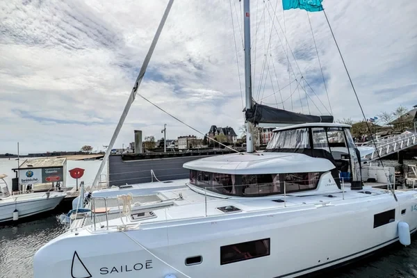 Lagoon 42 - Boatscribe.com
